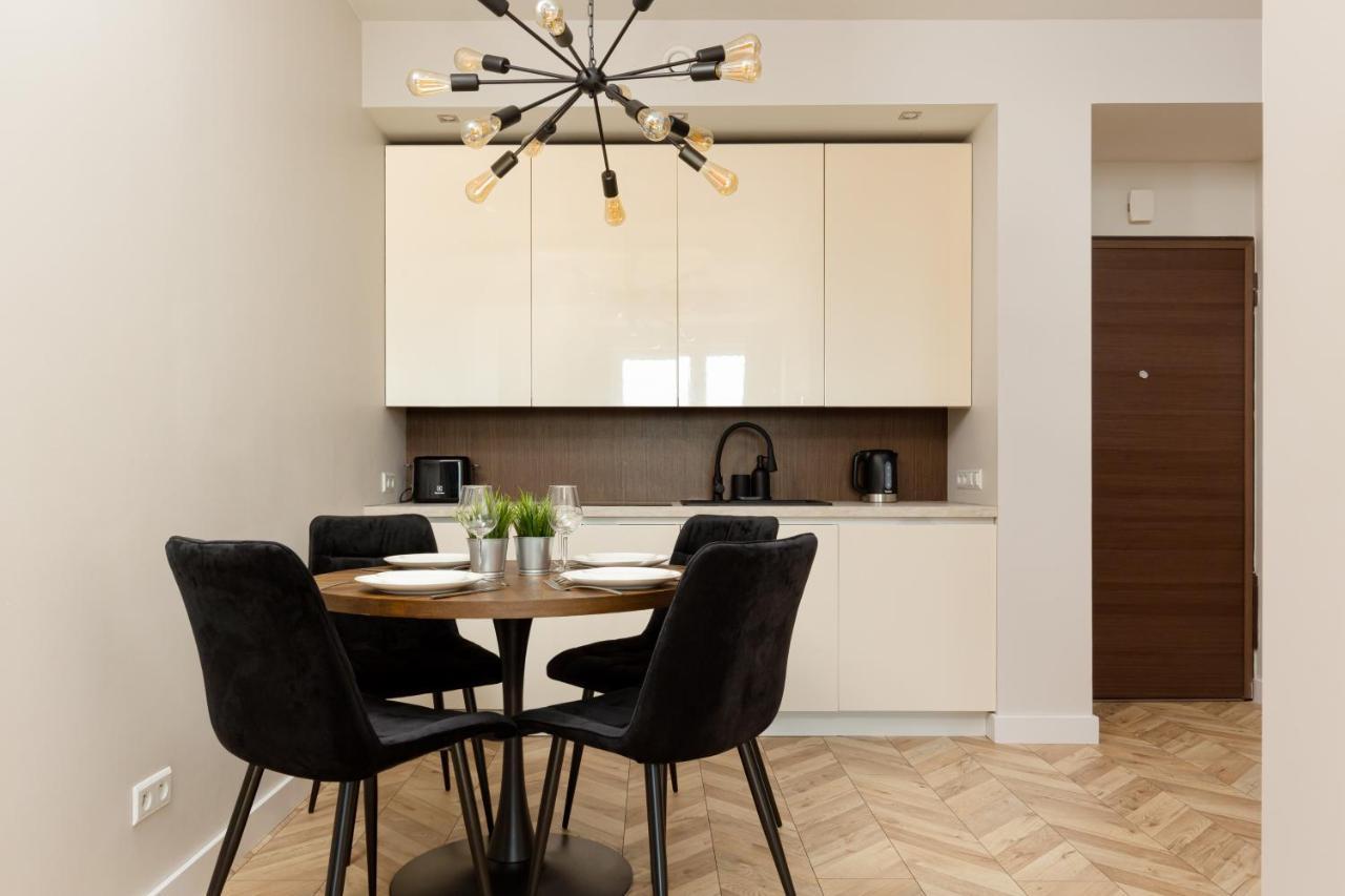 Platinum Towers Apartment With Parking By Renters Prestige Varsovie Extérieur photo